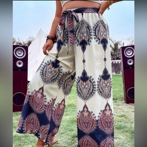 (NWOT) Beautiful Front Tie Wide
Leg Pants